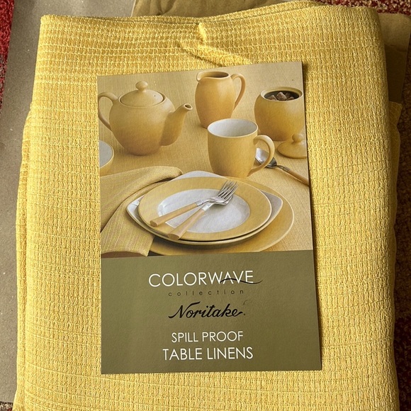 Colourwave spill proof Gold tablecloth - Picture 1 of 5